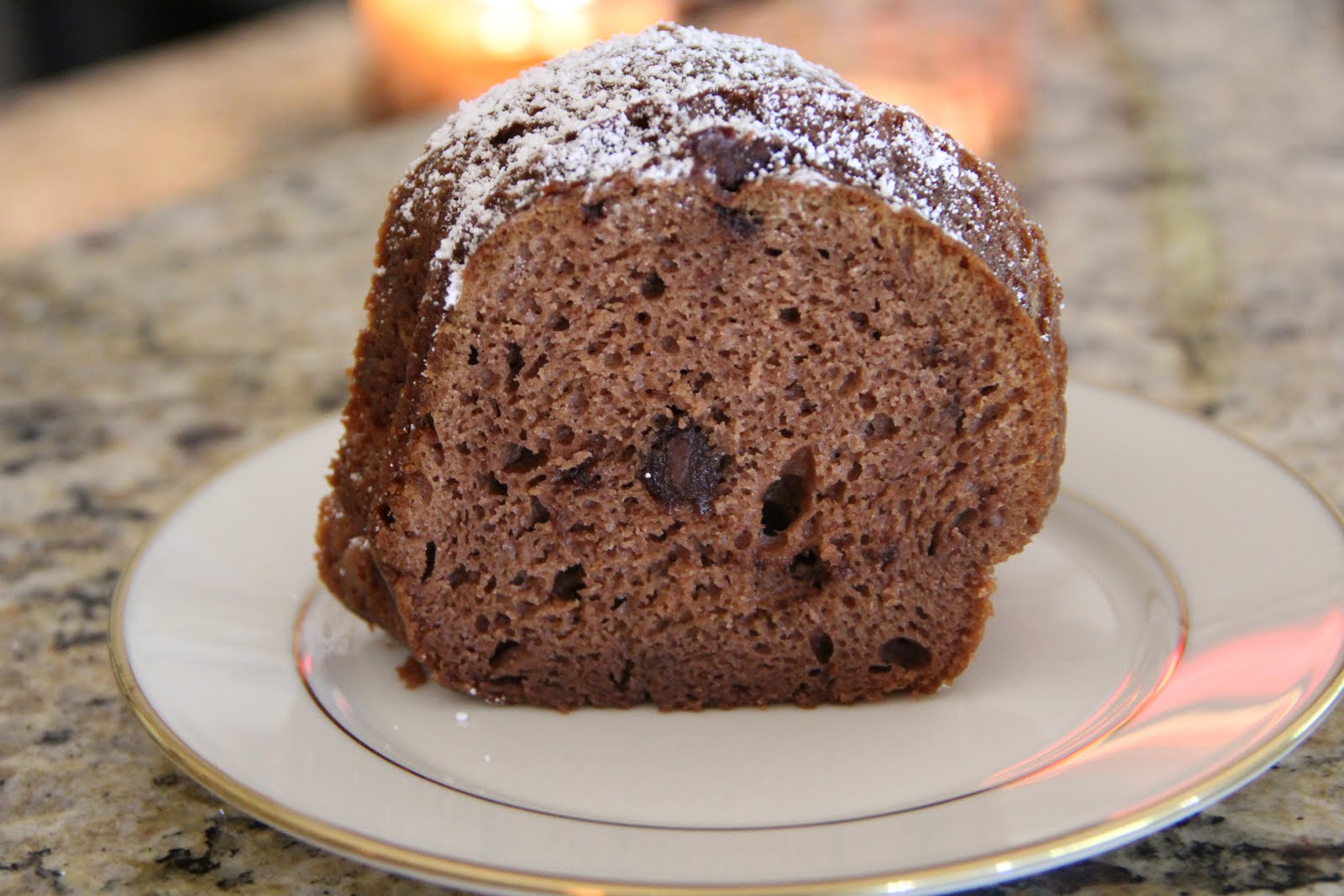 bundt cake with yellow cake mix and vanilla pudding